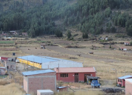 Dotación de equipos para sala de procesamiento de piensos en la granja avícola para ocupar a mujeres en situación de salida del ciclo de la violencia de género en Sacaba, Bolivia