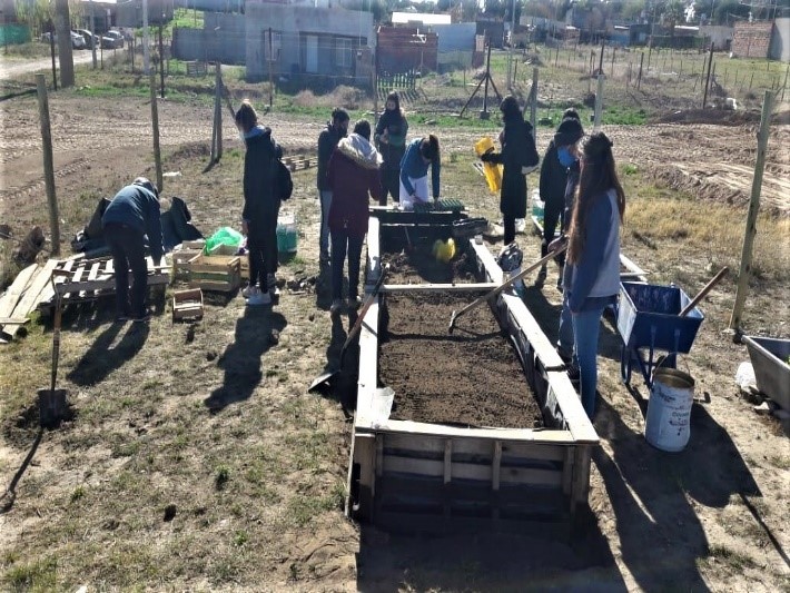 «Cocinando con sentido»: Mejorando el acceso a la alimentación sana y el microemprendimiento agroalimentario en los barrios marginales de Bahía Blanca.