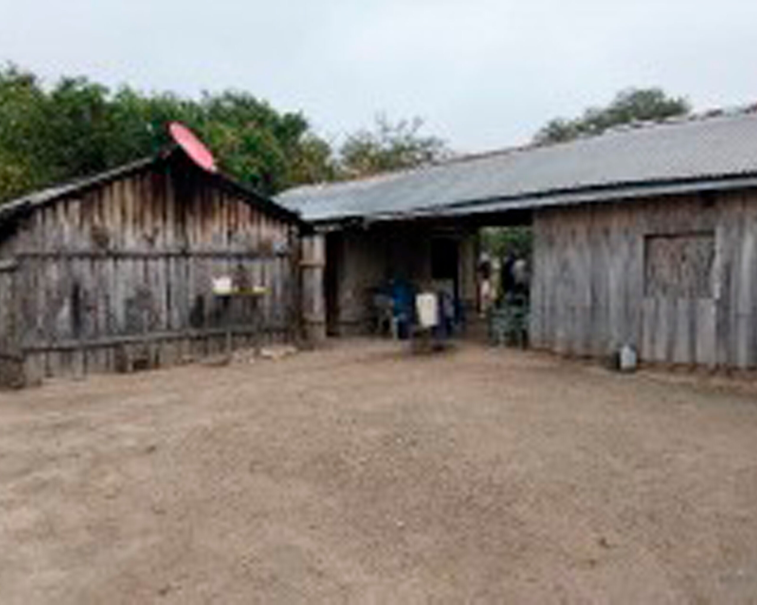 Mejora de la calidad de vida de 13 familias a través de la instalación de aseos en sus hogares en General José María Bruguez, Asunción, Paraguay.