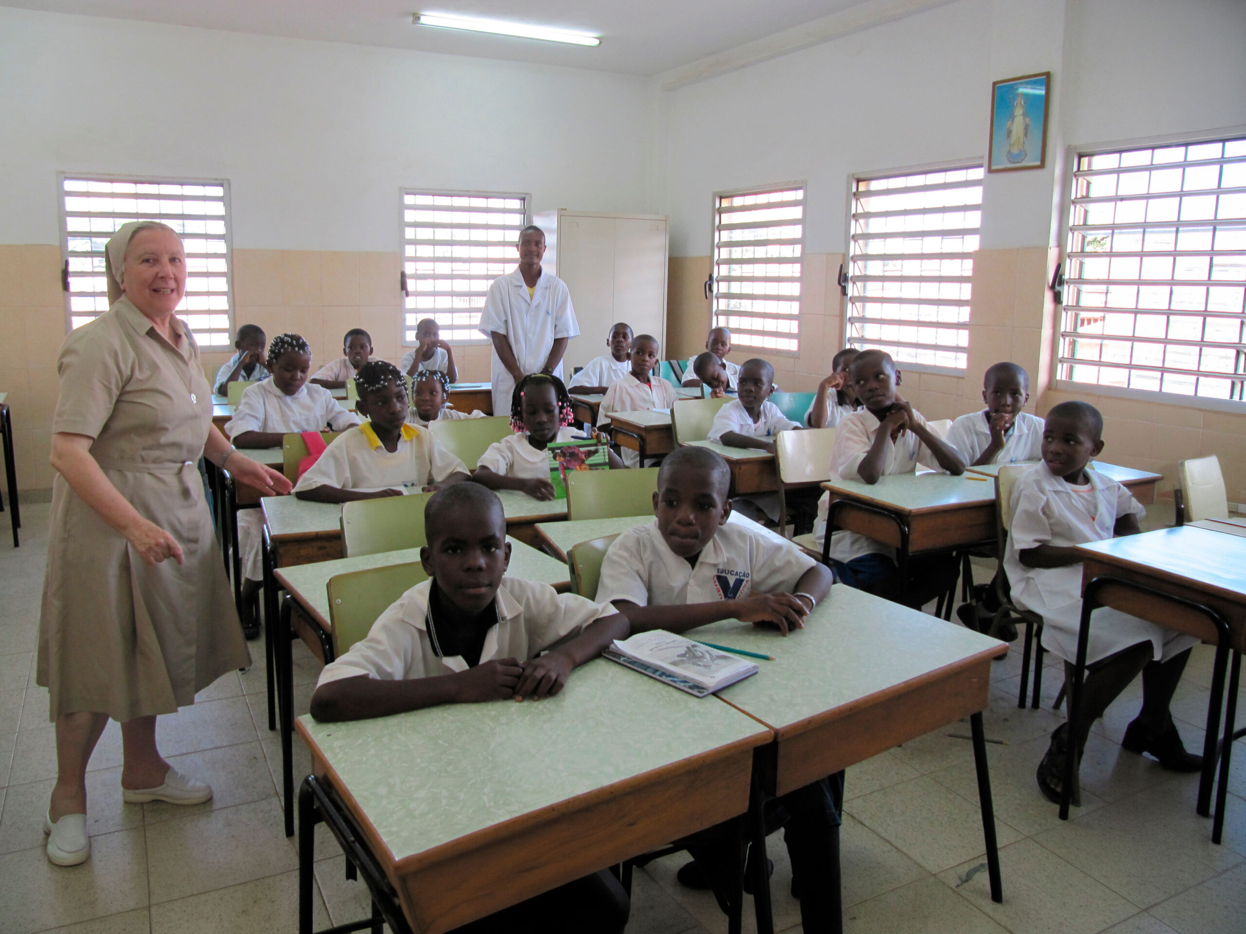 Promoviendo una educación de calidad y segura en Luanda, Angola.
